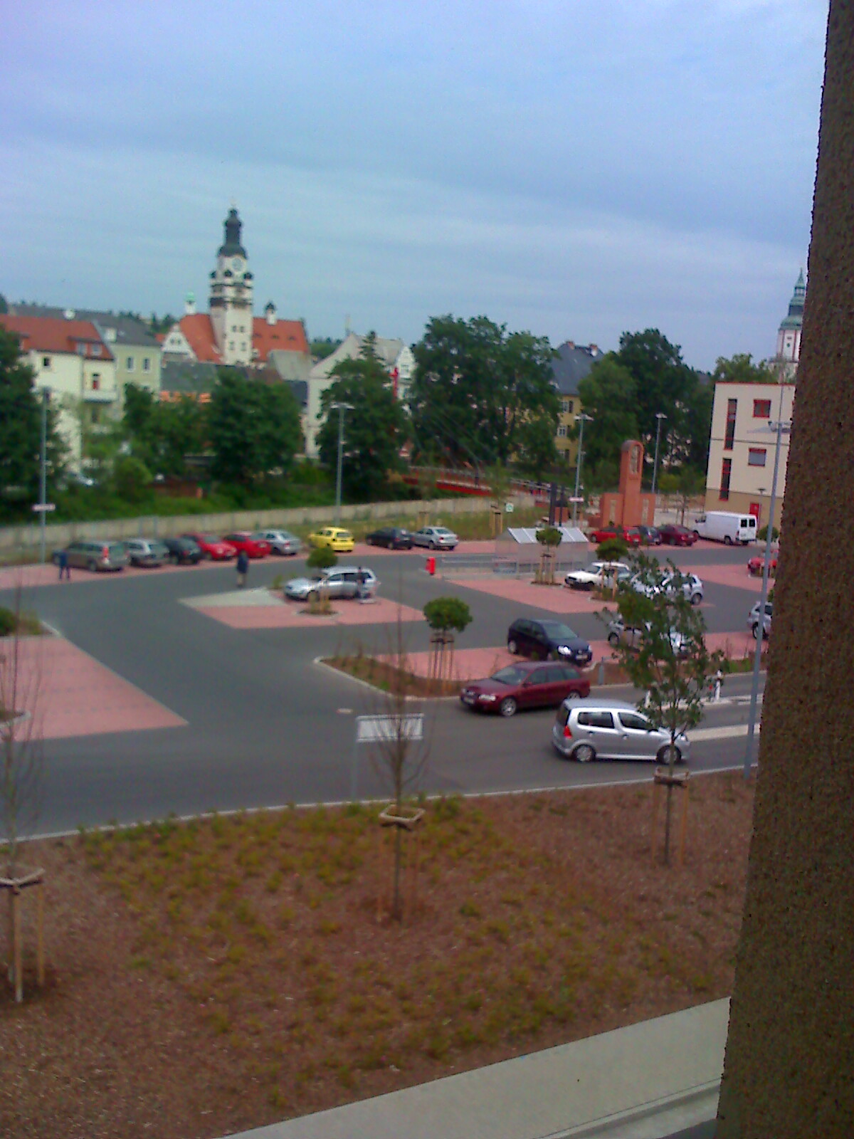 Blick aus Fenster auf Stadt